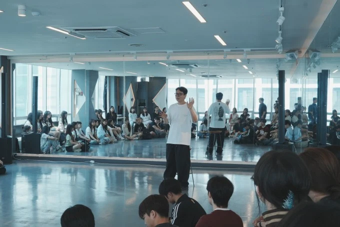 Learners attending a workshop in an entertainment agency's practice room