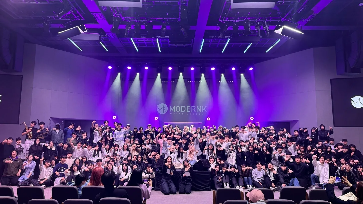 Participants together on stage at a Modern K regular concert