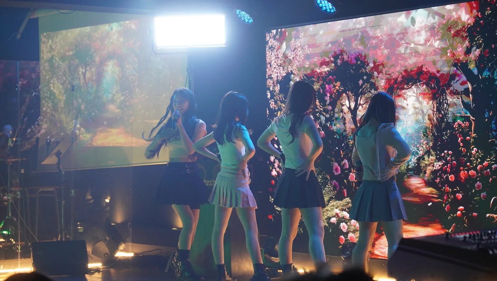 Modern K participants singing and performing choreography on stage